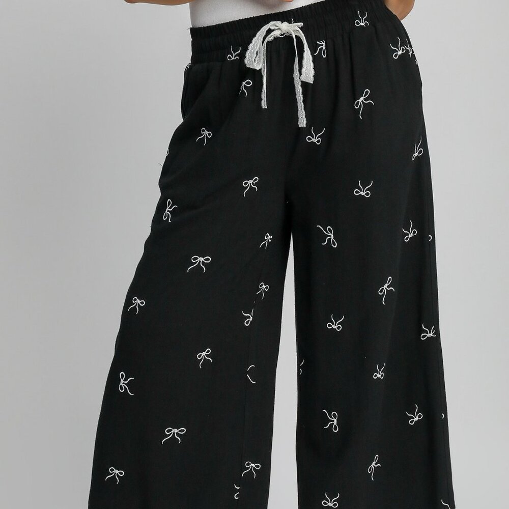 NWT Umgee White Ribbon Embroidery Pull On Black Pants Plus - Picture 2 of 5